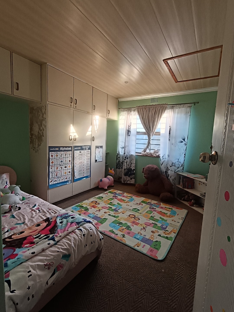 6 Bedroom Property for Sale in Maitland Western Cape